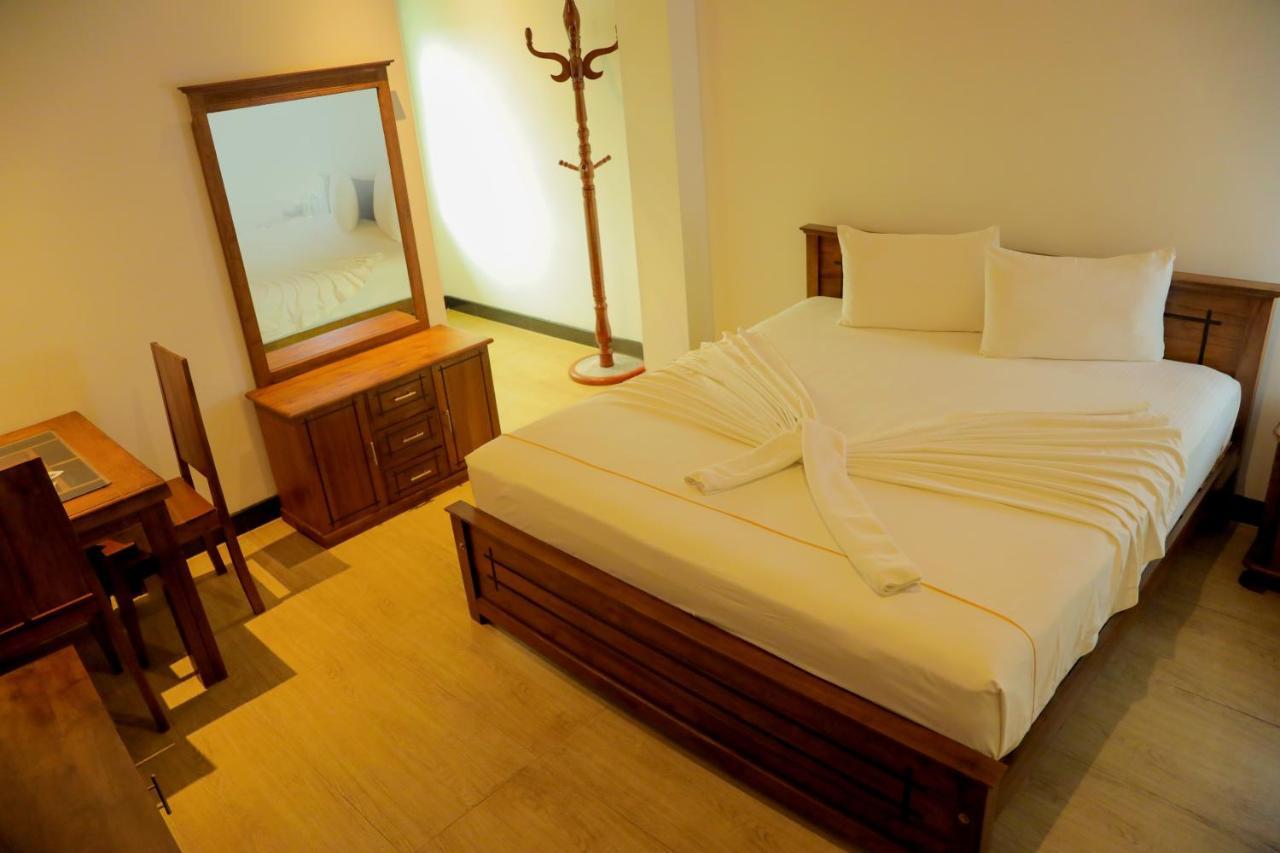 Aurora Banquet And Hotel Chilaw Luaran gambar