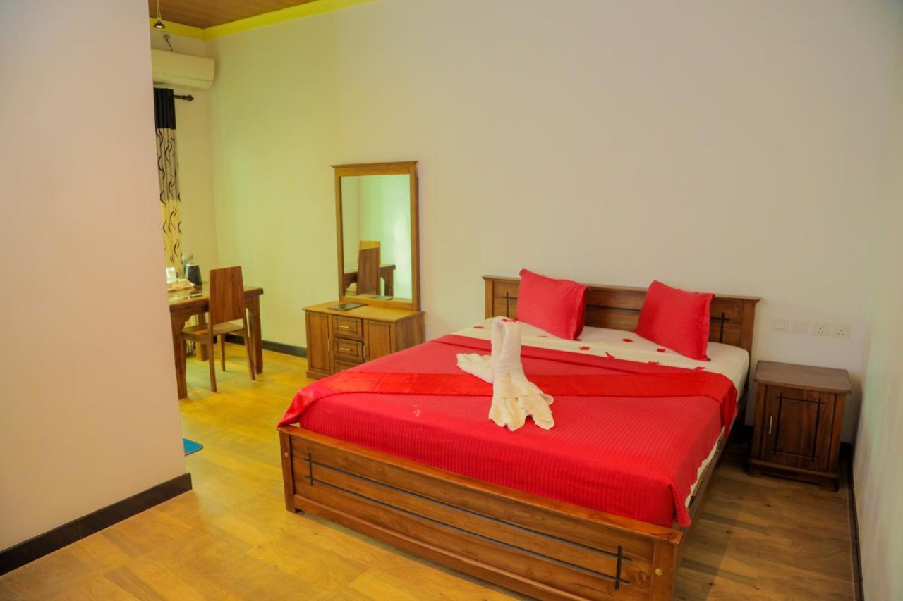 Aurora Banquet And Hotel Chilaw Luaran gambar